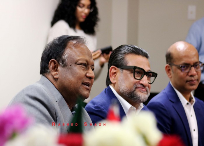 বক্তব্য রাখছেন টিপু  মুন্সি
