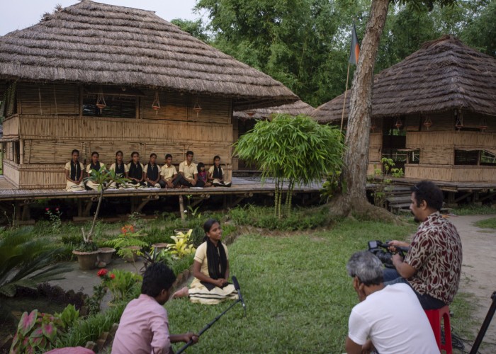 ছবি শুটিংয়ের দৃশ্য 