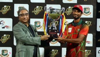 শিরোপা মাহমুদউল্লাহর, টুর্নামেন্ট সেরা মুশফিক